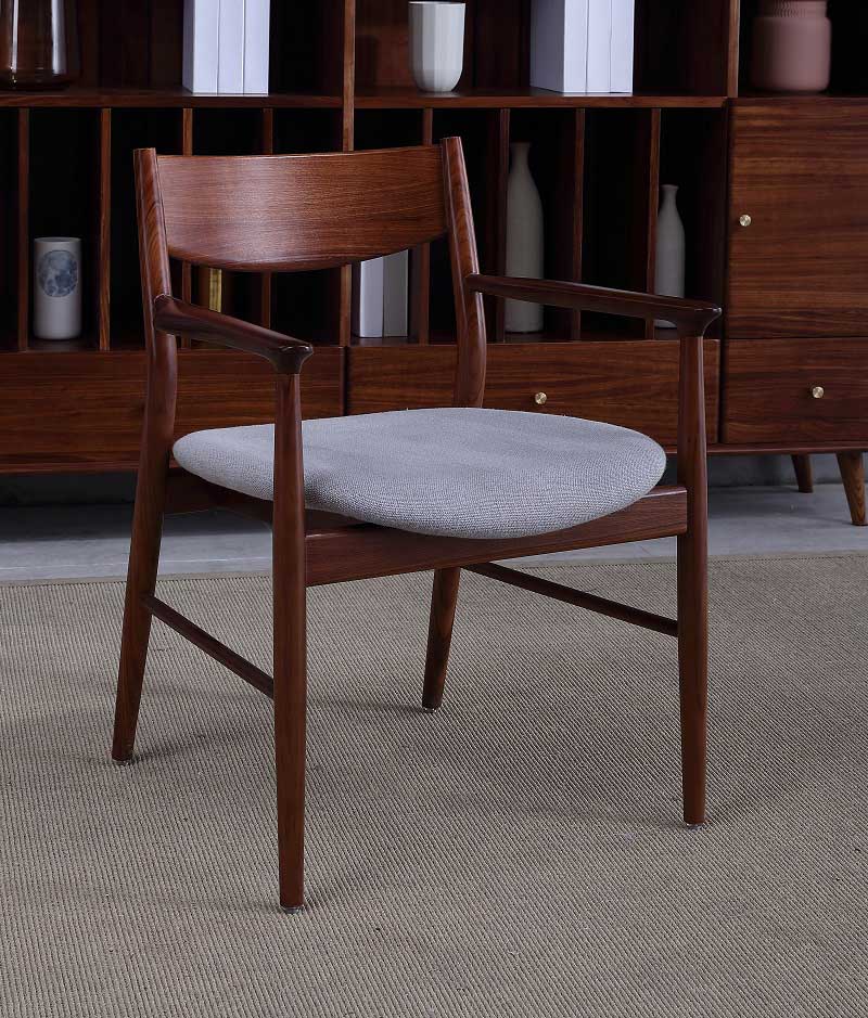 �ڽ�ľ����